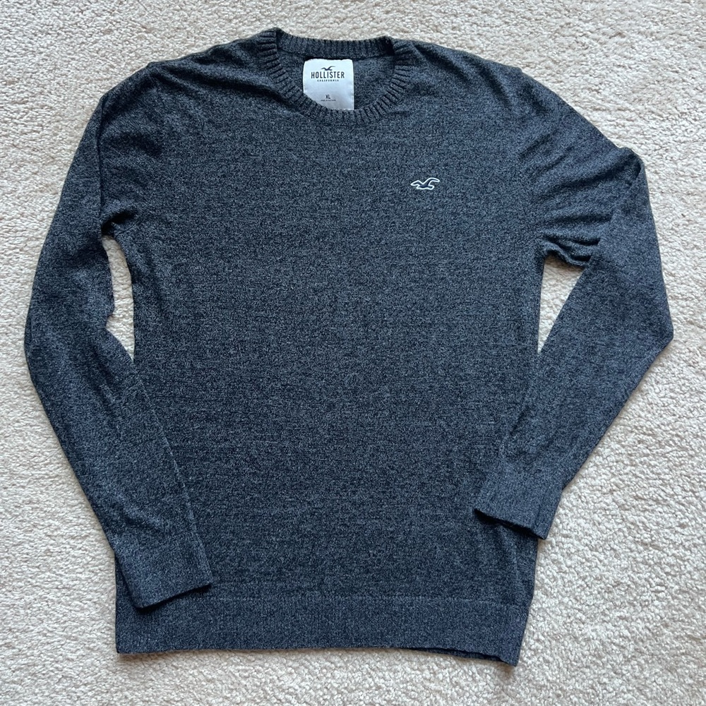Men’s XL Hollister Gray Crewneck Sweater with Ribbed Cuffs
